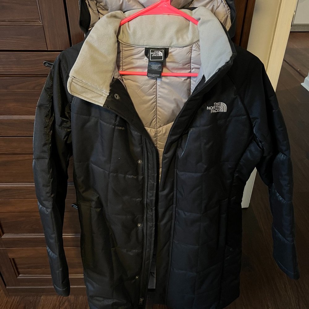 North Face Insulated Parka (Girls 18 but can also fit a Women's Small)